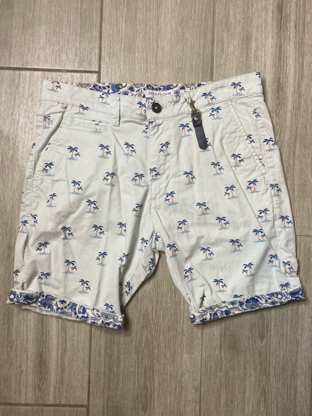 Denim & Flower Palm Tree Shorts White Size 29 Tropical
